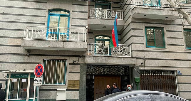 Tahran'daki Azerbaycan Büyükelçiliği'ne silahlı saldırı